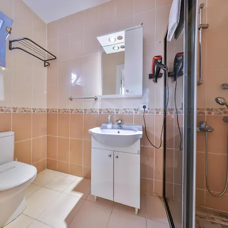 Livan Deluxe Apartahotel